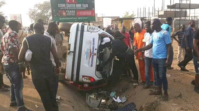 Peter Obi Escapes Death As APC and PDP Clash, Many Cars Burnt [Photos]