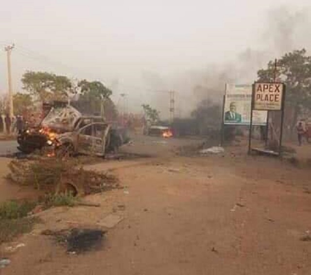 Peter Obi Escapes Death As APC and PDP Clash, Many Cars Burnt [Photos]