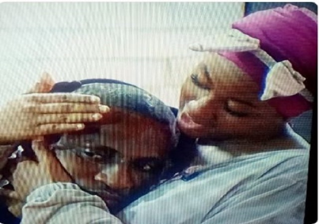 #BBNaija: Omashola Rests Head On Kim Oprah’s Boobs [Photos]