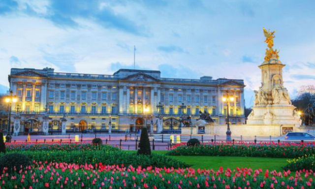 Intruder Breaks into Buckingham Palace While Queen Elizabeth Was Around