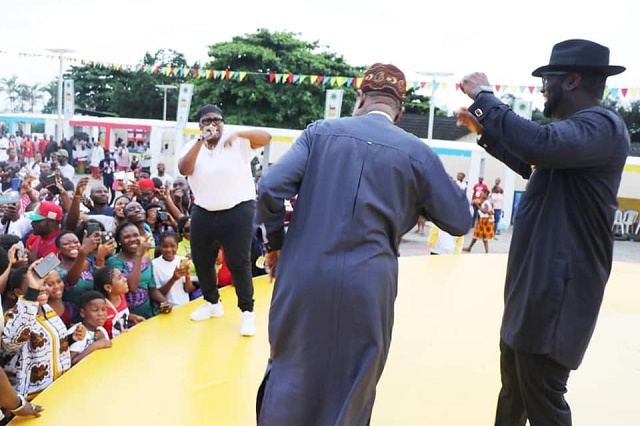 Lai Mohammed Spotted Rocking To Teni's Performance at a Function in Port Harcourt [Photos]
