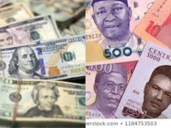 BREAKING: Naira Further Crashes to N700 to A Dollar at Black Market