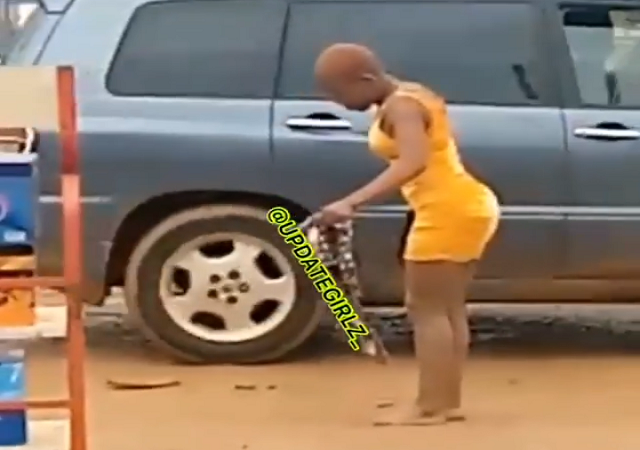 Lady Goes Crazy  On The Street After Dropping From A Car Of An Alleged Yahoo Boy(Video)