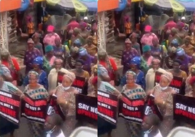 #EndSARSProtest: Angry Mothers Joins protests in Lagos [Video]