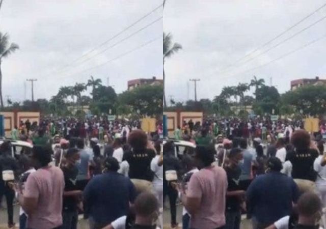 Small Doctor Led Crowd from Agege to #EndSARS Protest In Ikeja [Video]