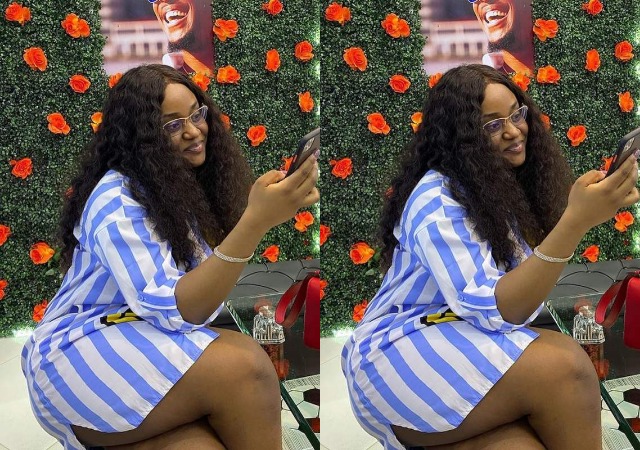 Chioma Hangs Out With Unknown Man Amid Break Up Rumor With Davido