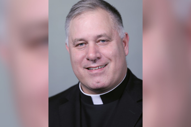 US Catholic Priest Quits Over Gay Allegations
