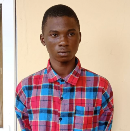 18 Year Old Boy Stabs Runs Girl To Death