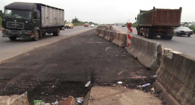 FG Shuts Down Lagos-Sagamu Expressway