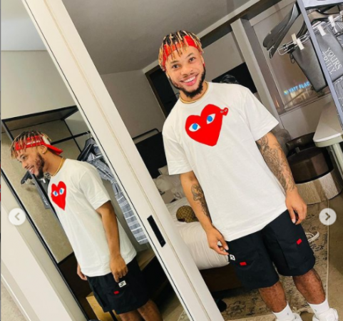 Poco Lee Performs In New York Times Square(VIDEO)