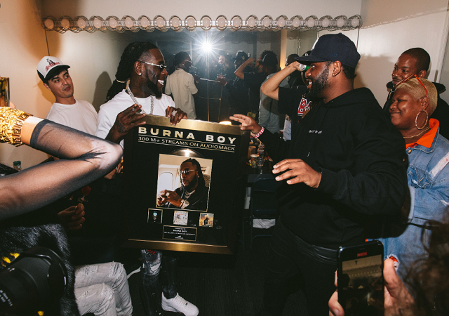 Photos of Burna Boy as he Receives Plaque From Audiomack For Hitting Over 300 Million Streams