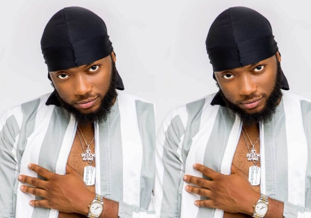 Dremo reveals he has sugar mummy, flaunts N500k he received from her

Nigerian rap star, Aboriomoh Femi Raymond, popularly known as Dremo has revealed that he’s in a relationship with a sugar mummy.

He recently took to his social media page and gushed over her for sending him some money without him asking.

Rapper Dremo reveals he has sugar mummy, flaunts N500k he received from her - dremo2
The former DMW signee shared a screenshot of the N500,000 alert he receivd out of the blues.

“My sugar mummy sent money for no reason,” Dremo captioned.

In reaction, lmd_gig wrote; If a while dreamt dey get sugar mummy who I con be

_tifeh_22; God wey do am for Bobrisky go do my own too

theurchmoney; Make e no be like say na you Bob risky dey talk about ooo say you do herhim well yesterday night

symply_zee01; As rap no work again olosho sef go sell😂😂😂😂 clown 🤡

ol0yede; Una don dey hide update where i won see shuga mummy bayii

oharebe._wilson; People day drop song’ He shuga mummy sent money 4 no reason