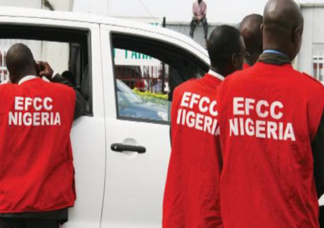 #EkitiDecides2022: EFCC reportedly arrests APC agent for vote-buying