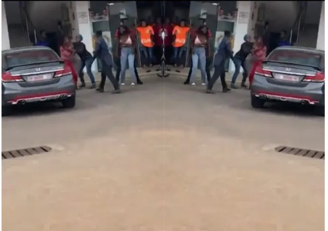 Ladies Spotted Digging It Out In Public over Sugar Daddy [Video]