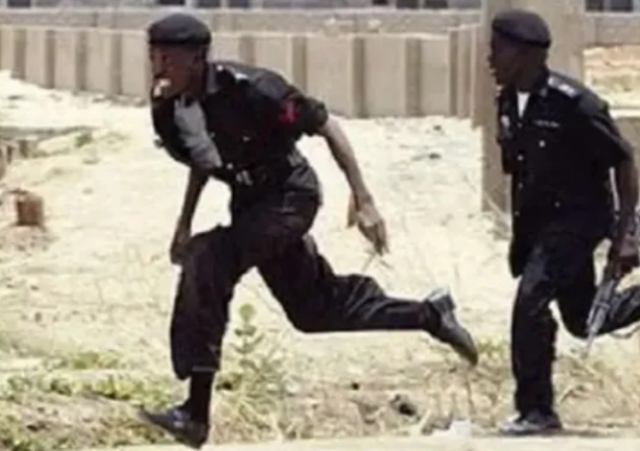 Police Officers Remove Uniform as Unknown Gunmen Attack Checkpoint Anambra
